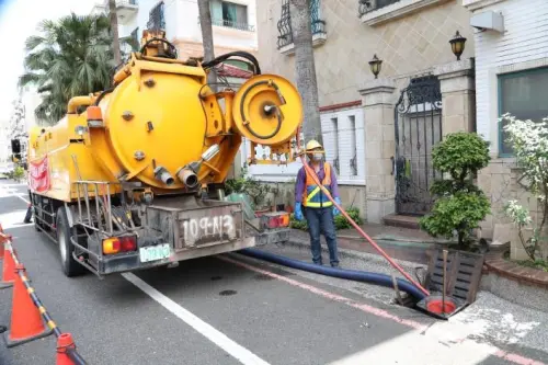 鐵飯碗恐不保！高雄清潔員開清溝車「跑單賺外快」　3人涉貪交保

