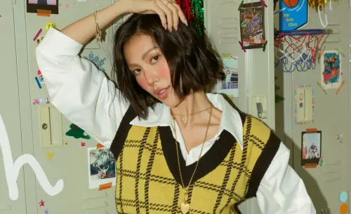 ▲莫莉捲前助理命案！校園霸凌黑歷史遭起底　號召全班欺負人還在笑（圖／莫莉臉書）