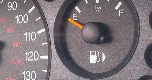 ▲「油箱箭頭」已經被全球各大車廠都開始跟進使用，成為現代車款的標準設計。（圖／Pexels）