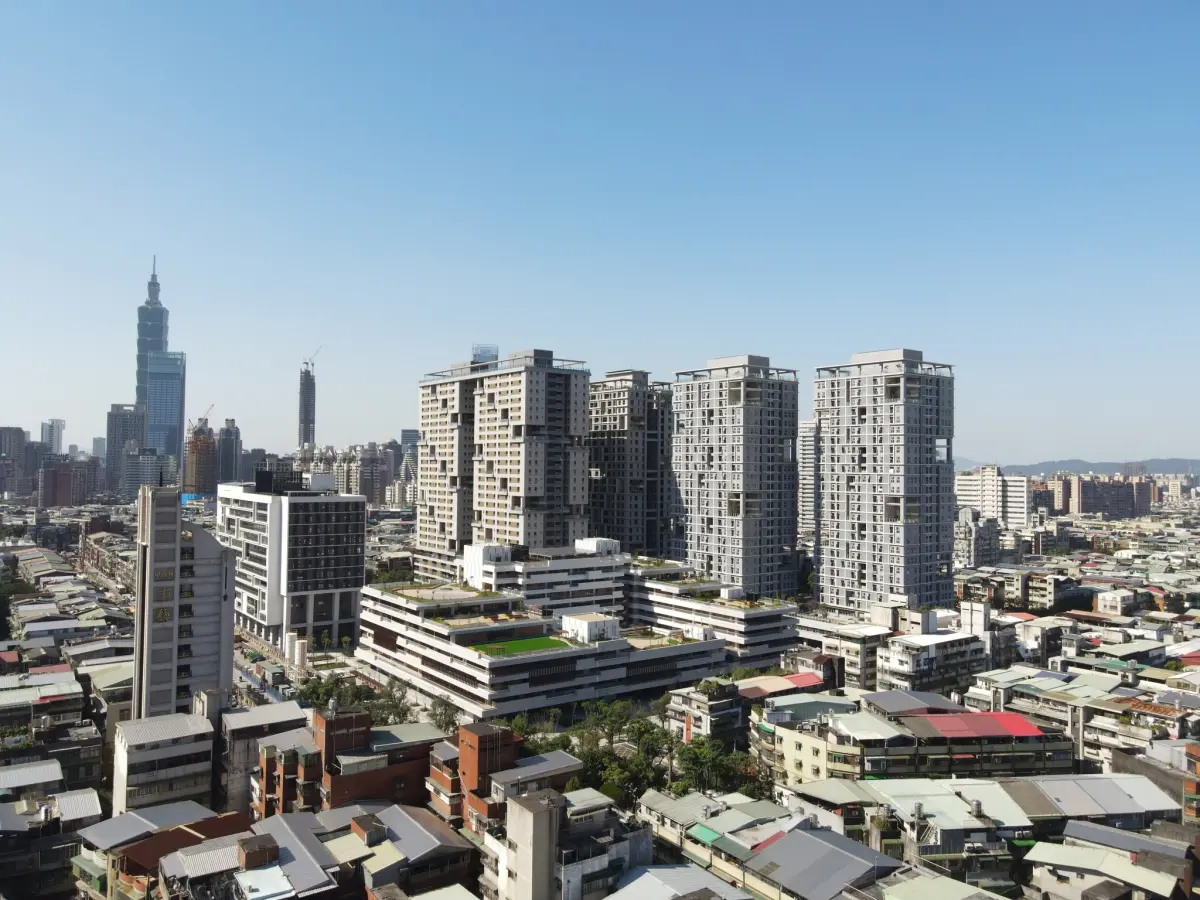 ▲位於台北市信義區的「廣慈博愛園區」社宅，因其地段精華且建材規格高，近期成為社宅資源分配公平性討論的指標性建案。（圖／臺北市政府 都市發展局臉書）