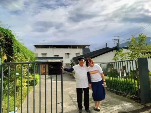 ▲黃美花傳承父親的竹籐編手藝，父女兩感情深厚，時常一起討論作品創作理念。（圖／黃美花提供）