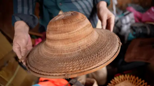 ▲黃美花父親留下的編織作品。（圖／記者王郁勳攝）