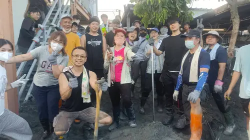 ▲鏟子超人協助許誠志整理家園，讓他非常感動。（圖／許誠志提供）