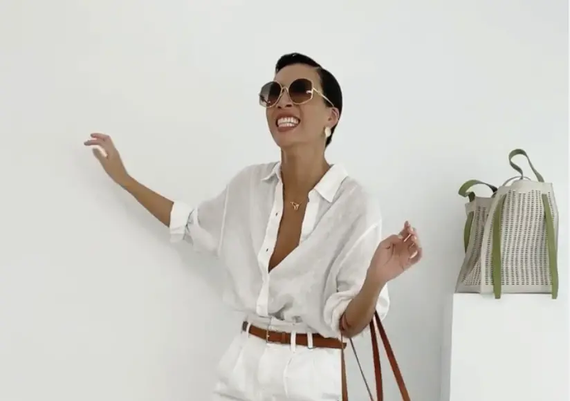 ▲莫莉（如圖）過去曾和包包品牌小CK合作推出聯名系列，但被網友質疑只換顏色，包款沒有看到新設計，當時她也親上火線反擊，回應聯名不代表有包包設計權。（圖／翻攝自莫莉IG@molly_chiang）