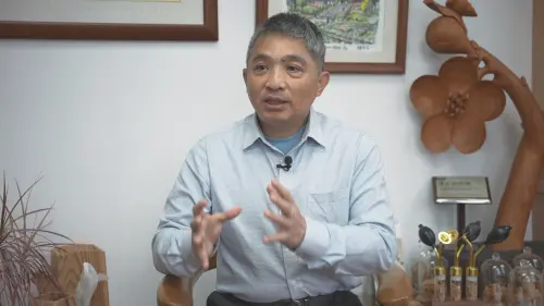 ▲農業部林業及自然保育署花蓮分屬長黃群策說明堰塞湖監測近況。（圖／記者王郁勳攝）