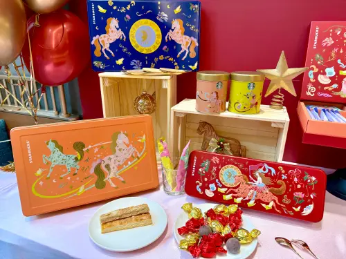 ▲左起：橘色「臻選千層派禮盒」480元、藍色「星饗豐味肉干禮盒」790元、紅色「緻選藏心黑巧克力禮盒」650元。（圖／記者蕭涵云攝）