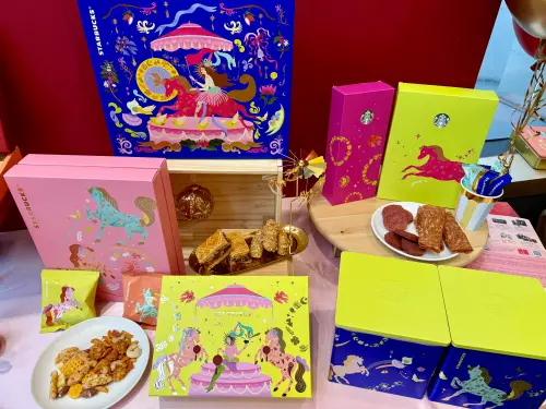 ▲星巴克2026春節禮盒超過20款設計亮相。（圖／記者蕭涵云攝）