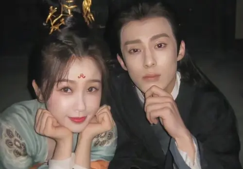 ▲王鶴棣（左）因與虞書欣（右）合作《蒼蘭訣》而被湊CP。（圖／微博@神音凛）