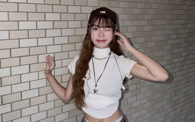 ▲16歲的航運千金欣菲（如圖）開心迎接出道週年慶，她表示，過去也曾歷經覺得自己沒人愛，而想放棄演藝工作。她的爸爸心疼女兒，特別無師自通學寫歌詞，鼓勵女兒撐下去，總會被看見。（圖／品婕娛樂提供）