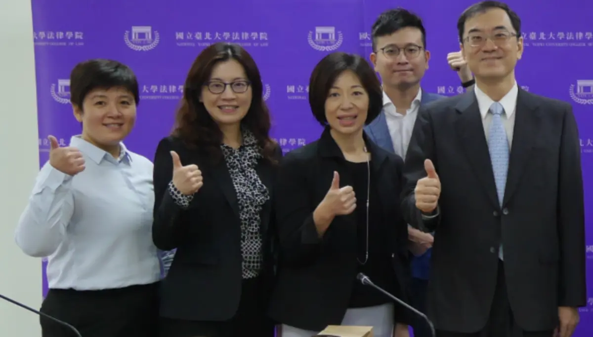 ▲檢察官陳舒怡（左二）遭國台辦列為「台獨打手幫凶」，周軒表示中國看來要鬥臭台灣司法，就跟某些政治人物做的事情一模一樣。（圖／翻攝司法官學院官網）