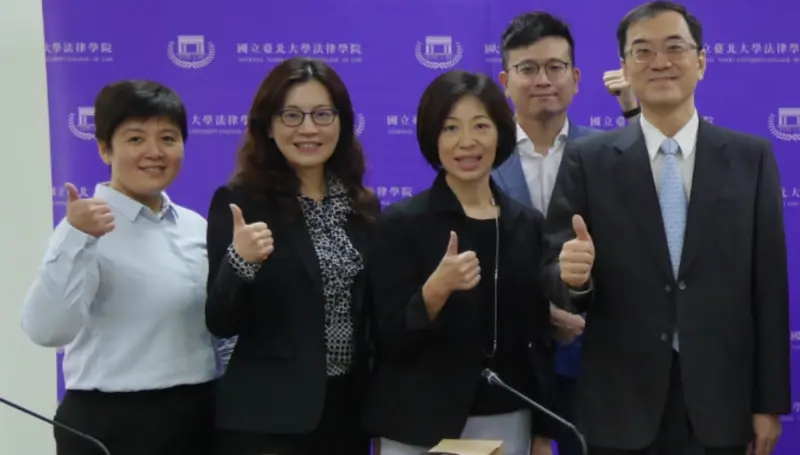 ▲檢察官陳舒怡（左二）遭國台辦列為「台獨打手幫凶」，周軒表示中國看來要鬥臭台灣司法，就跟某些政治人物做的事情一模一樣。（圖／翻攝司法官學院官網）