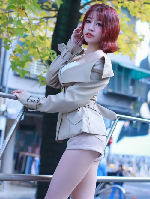 ▲熊霓笑說：「其實真的有瘦到，內衣幾乎全部重買。」最有感的，竟然是工作服尺寸的變化。（圖／翻攝自熊霓IG michelle02_14）