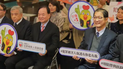 ▲全聯董事長林敏雄（左二）、法務部長鄭銘謙（右）出席「全馨照顧、聯結希望」捐贈儀式。（圖／記者劉松霖攝）