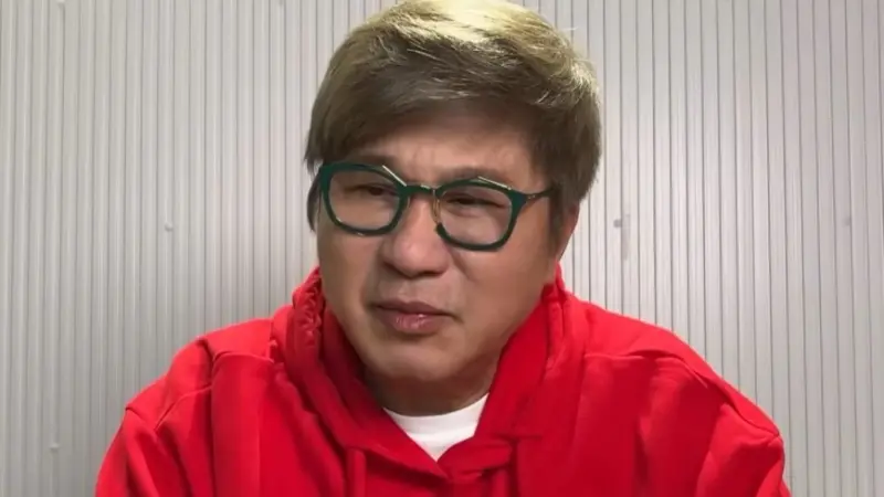 ▲資深藝人胡瓜（如圖）即將離開主持24年的《綜藝大集合》，於本月5日直播中透露，在節目的最後一面是除夕夜晚上10點到12點，忍淚喊：「即便有一天我不在，你們還是可以看到我的重播！」（圖／翻攝自下面一位YouTube）