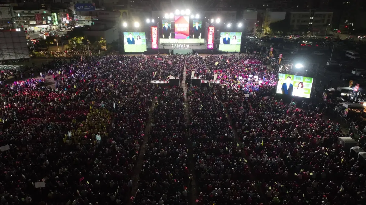 ▲ 賴瑞隆上週末在鳳山舉辦的「真誠無畏之夜」，現場座無虛席。（圖／翻攝畫面）