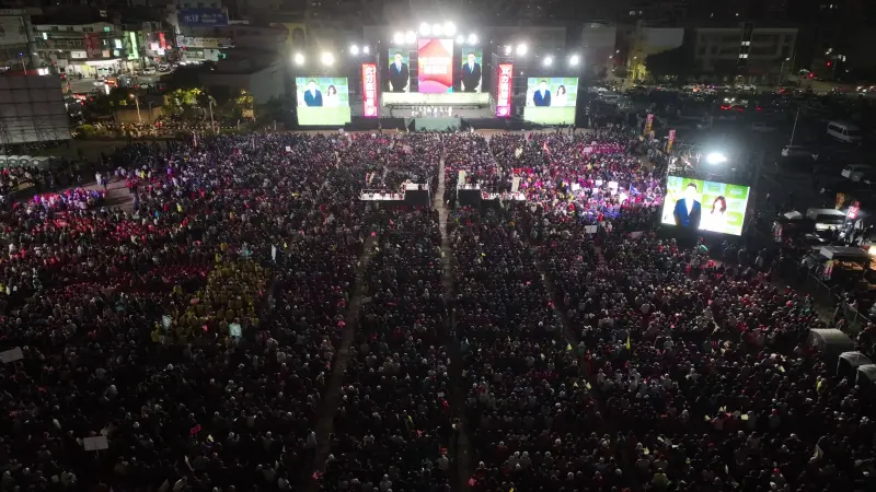 ▲ 賴瑞隆上週末在鳳山舉辦的「真誠無畏之夜」，現場座無虛席。（圖／翻攝畫面）