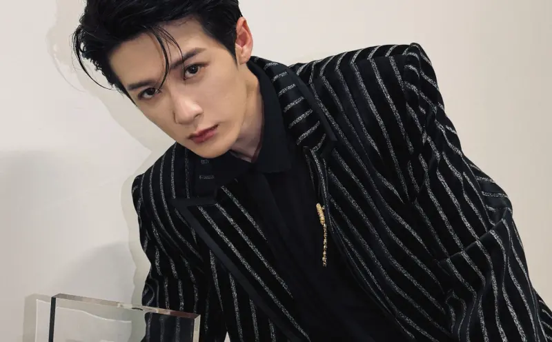 ▲檀健次（如圖）遭爆交往《長相思》女演員劉一諾，女方當初拍戲時才17歲，和檀健次相差16歲。不過檀健次否認，表示自己單身，結果被女方發文打臉。（圖／微博＠MIC檀健次JC-T）