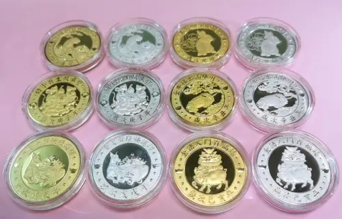 ▲楊登嵙建議，家中「舊錢母」都可以留下來，12生肖越多越齊全旺財化煞力量更大。（圖／台中市名門命理教育協會理事長楊登嵙提供）