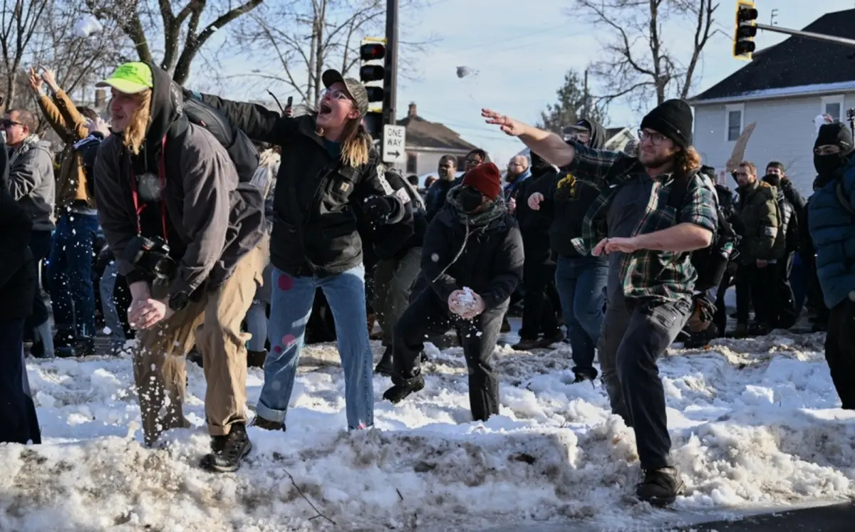 ▲ 美國國土安全部在明尼蘇達州的執法行動，造成1人死亡，憤怒的民眾紛紛上街，要求聯邦力量撤出地方。（圖／美聯社／達志影像）