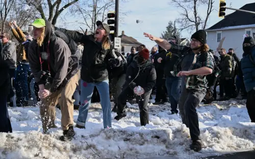 影／抓非法移民出事！1女遭聯邦執法人員擊斃　明尼蘇達州掀示威
