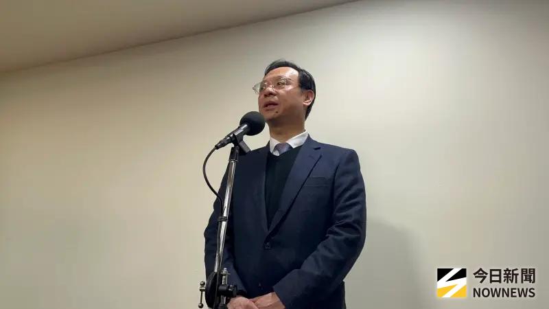 ▲衛福部長石崇良說明，人工生殖法主要精神是落實尊重女性生育權。（圖／記者張乃文攝）