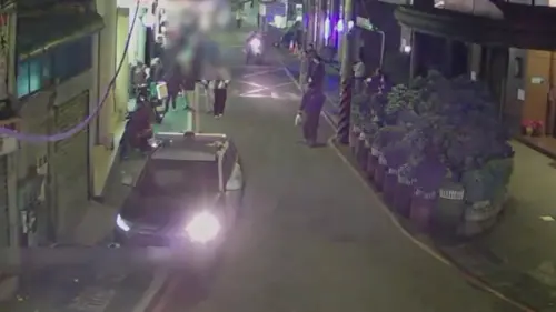 ▲板橋超商包裹突消失！小偷返現場被認出　超勇女店員狂追巷內逮人。（圖／翻攝畫面）