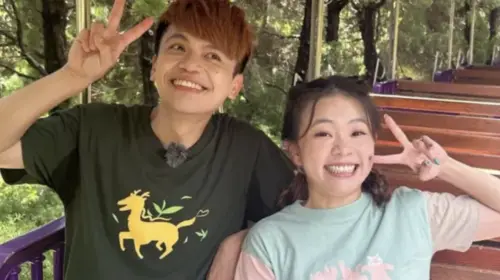 ▲蔡阿嘎（左）與老婆二伯（右）都是非常知名的網紅。（圖 / 翻攝自二伯IG@2uncle987）