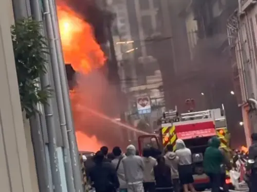 快訊／三重工廠驚傳大火！現場驚悚畫面曝光「4民眾慘被困頂樓」
