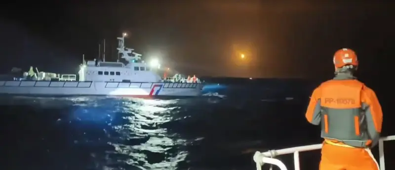 ▲空軍飛官辛柏毅駕駛F-16V戰機失聯已超過一週，海巡署部隊持續日夜在海面進行搜尋。（圖／海巡署提供）