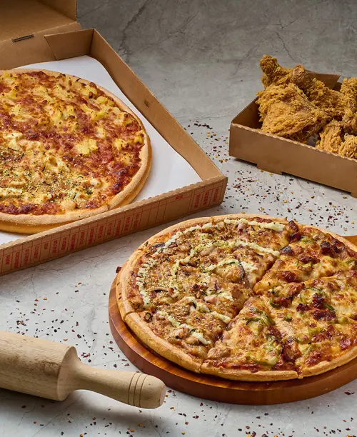 ▲拿坡里新品「買大披薩免費送9塊烤雞」。（圖／拿坡里 0800076666.com.tw）