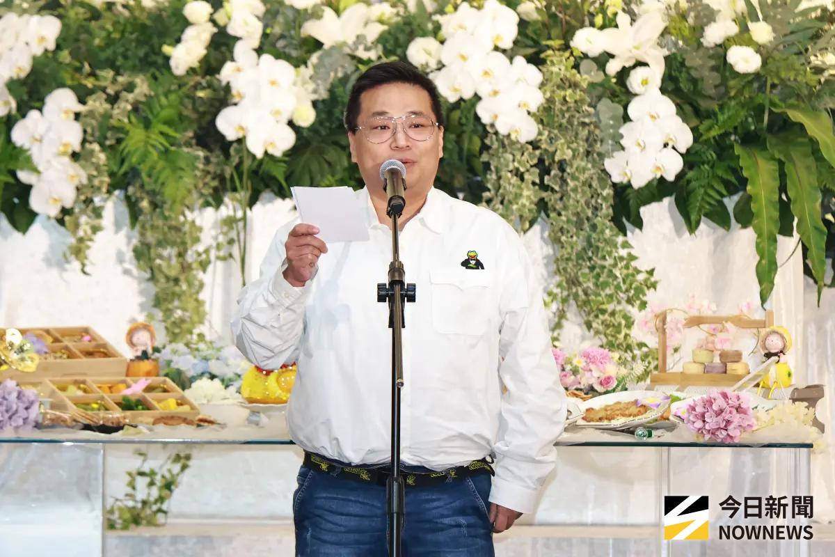 ▲資深藝人林光寧的追思會於今（8）日舉行，兒子林子森（如圖）上台致詞，回憶和爸爸相處的點滴。他表示，爸爸在病床上依舊是藝人，還會逗他和姊姊、護士開心。（圖／記者吳翊婕攝影）