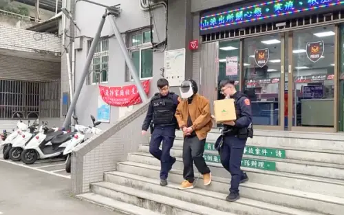 跑到一半車拋錨！桃園男拒檢逃逸栽了　車藏槍毒遭逮
