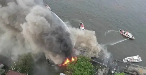 3名遊客跳船求生！越南遊艇突然爆炸　火勢直衝天際
