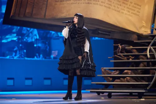 ▲蔡依林（如圖）《PLEASURE》演唱會第三場，特別換上義大利精品Valentino特別為她量身打造的訂製服，這是前兩場沒有的驚喜，處處有亮點，超級寵粉。（圖／凌時差音樂提供）