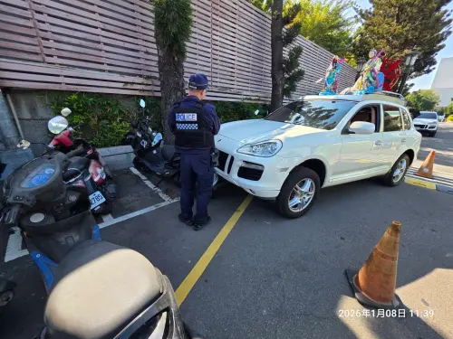 台中殯儀館內車輛滑行3傷　未熄火釀禍
