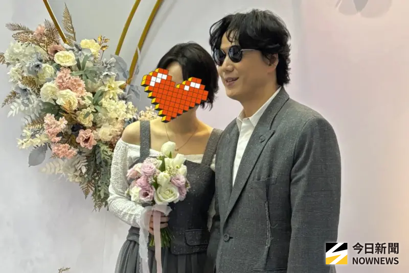 獨／蕭煌奇老婆正面照曝光！朝聖五月天演唱會　貼心幫他整理頭髮