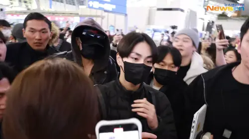 金唱片包機來台了！多組韓星現身機場　偶像被擠成肉餅畫面超失控
