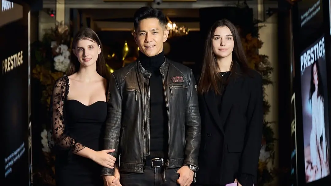 ▲祖雄（中）因節目談及「家中第三者」佳娜親妹歐莉雅（右）同住問題引發爭議，昨（21）日現身嘉義澄清內容被放大，強調目前相處和平，未強求對方返國，並將重心放在《生存王2》宣傳與工作發展上。（圖／翻攝自臉書@Hero Tai 祖雄）