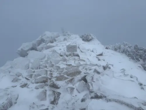 ▲玉山下雪（圖／氣象署玉山氣象站提供）