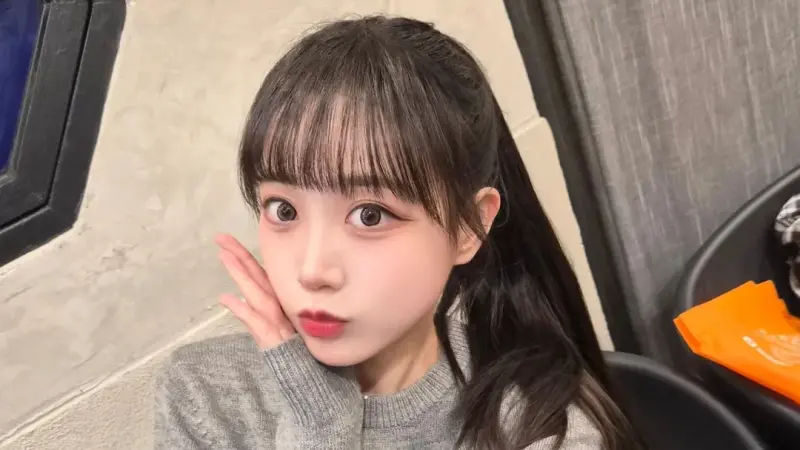 ▲邊荷律痛失父親後緊急返韓處理後事，卻因未能見到最後一面深受打擊，母親也病倒需開刀，李珠珢、李雅英等好友暖心留言鼓勵，所屬團隊全力相挺，粉絲盼她平安回歸，貼心舉動讓不少粉絲都鼻酸。（圖／翻攝邊荷律IG@yuling34）