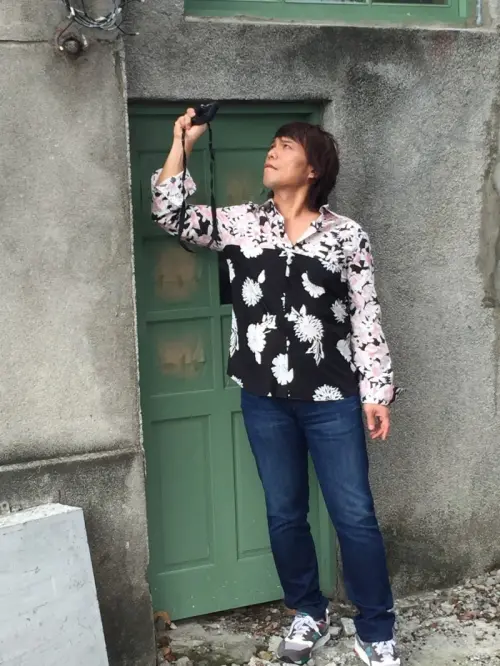 ▲除了音樂與造型，伍佰近年也常被點名是「被歌手耽誤的攝影師」，熱愛以鏡頭紀錄生活與舞台。（圖／凱特文化提供）