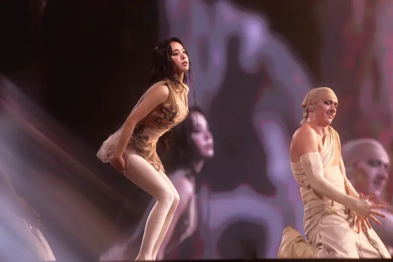 ▲蔡依林（如圖）《PLEASURE》演場會製作內容豐富，日前雖然遭歌手梁曉珺拍片質疑演唱會內容，但天后反而人氣更旺。隨著中國巡演14城市檔期公開，也有粉絲自製精美日曆，方便追蔡依林使用。（圖／凌時差提供）