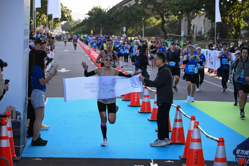 ▲「2026渣打臺北公益馬拉松」將於1月11日5時30分起跑，圖為去年女子組冠軍沼田夏楠。本文整理組別、路線圖接駁車、交通管制等資訊一次看。（圖／翻攝渣打臺北公益馬拉松官網 https://scbmarathon.com）