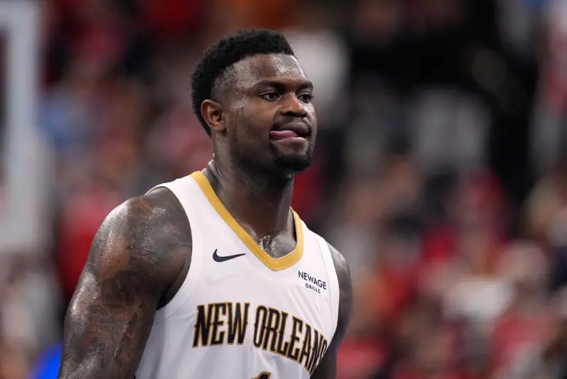 ▲NBA鵜鶘、公牛兩隊都陷入不上不下窘境，《Fantasy Sports》專欄作家謝伊（Ryan Shea）模擬出關於昔日狀元郎威廉森（Zion Williamson）交易案，公牛將用3枚首輪籤為首的包裹，換來這位昔日狀元郎。（圖／美聯社／達志影像）