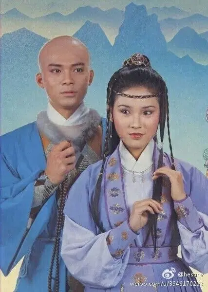 ▲《天龍八部》中陳復生（右）扮演的惡女阿紫，原著中曾經有坐在兩條大蛇交纏的尾部行進的驚人場面，可是影視版本都沒有這些內容，原來是金庸自己後來刪掉。（圖／摘自微博）