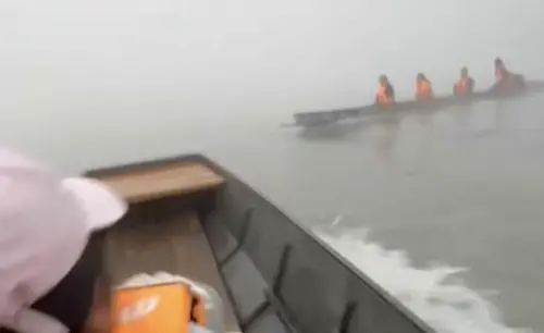 影／至少2人受傷！泰國觀光船驚險碰撞
