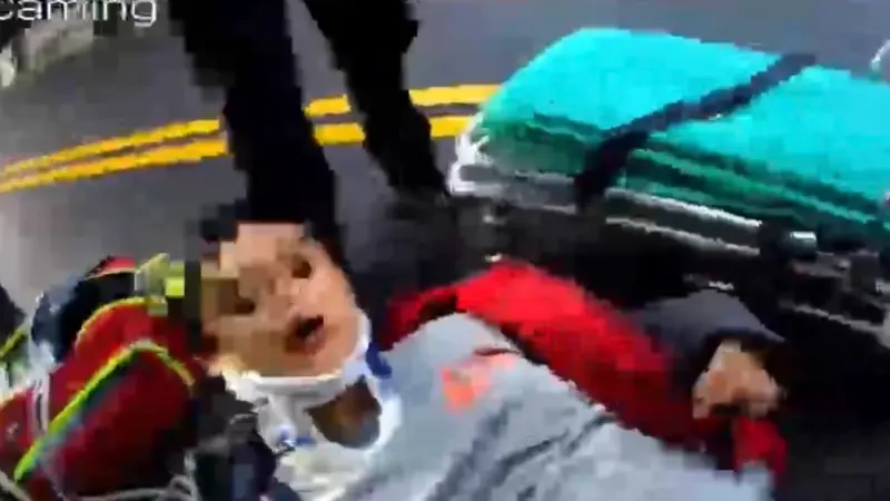 講不聽！新北男「1年前才撞小貨車」又毒駕　狼狽自摔畫面流出了