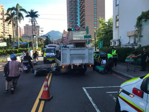 ▲講不聽！新北男「1年前才撞小貨車」又毒駕　狼狽自摔畫面流出了。（圖／翻攝畫面）