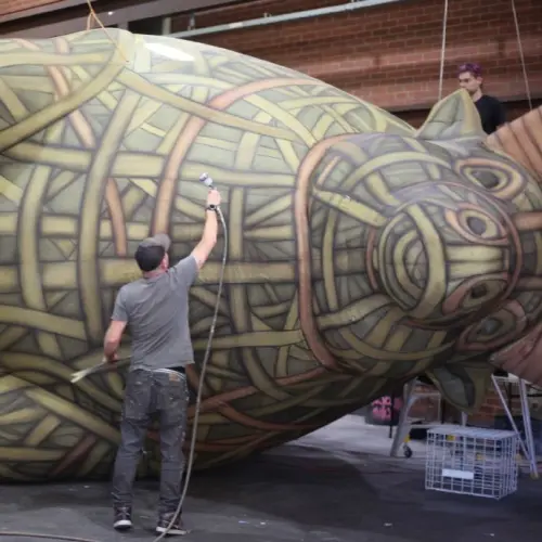 ▲蔡依林演唱會的慶典公牛，是人工彩繪打造而成。（圖／翻攝自蔡依林官方後援會＠微博）