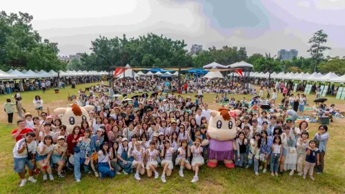 ▲馬光首屆家庭日活動，邀請近千名員工攜眷齊聚高雄衛武營廣場共享幸福時光。（馬光中醫提供)